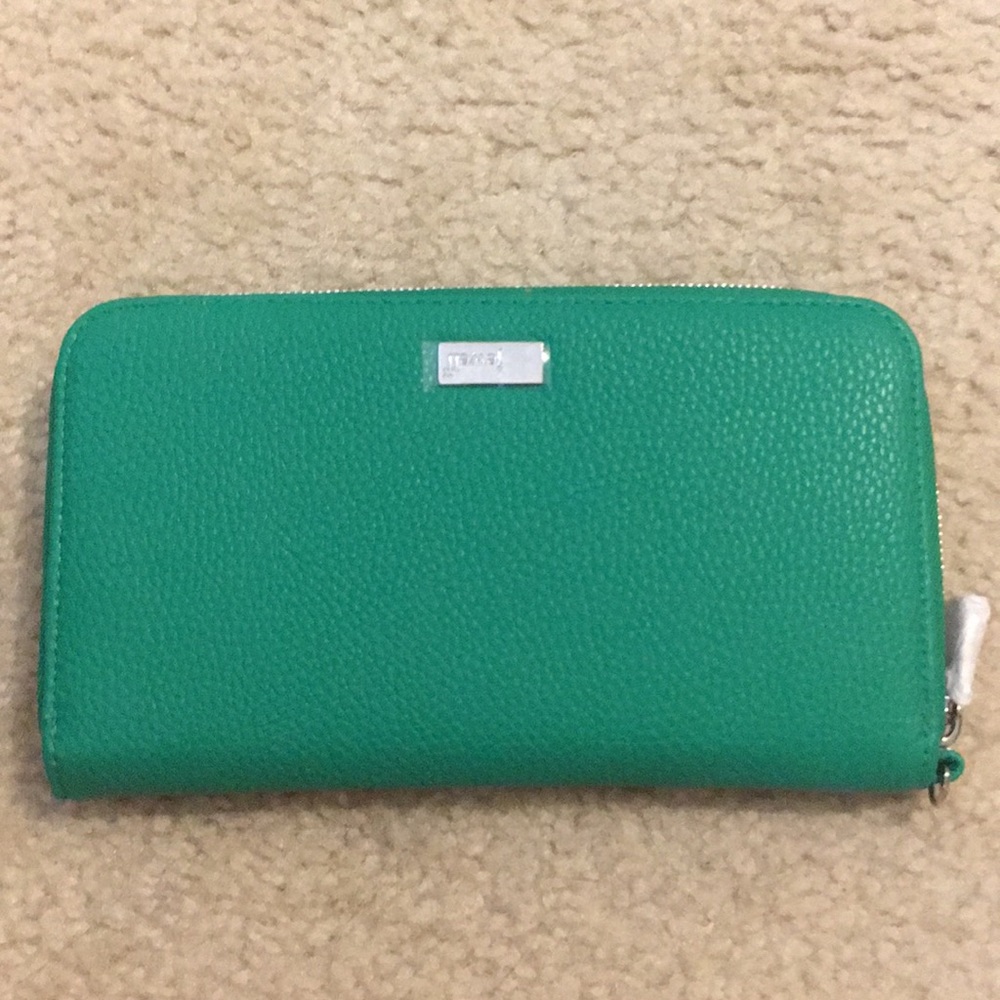 REDUCED* Green Thirty-one travel zippered wallet